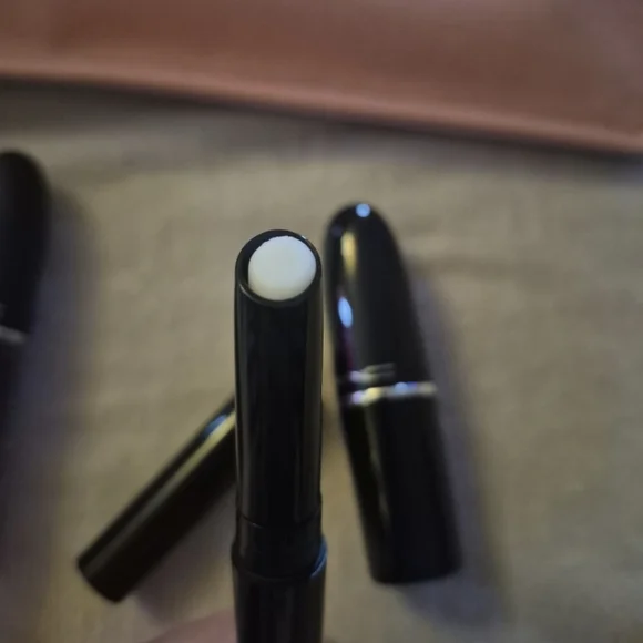 MAC Cosmetic Kisses & Bows Lip Kit Purple - Picture 4 of 7